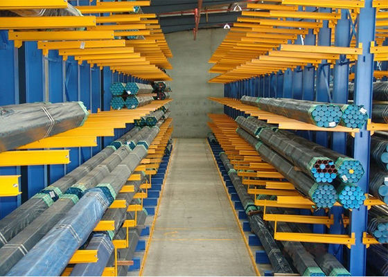 Qualität  Heavy Duty Industrial Cantilever Pallet Racking For / Timber /  Lumber / Long Pipes Fabrik