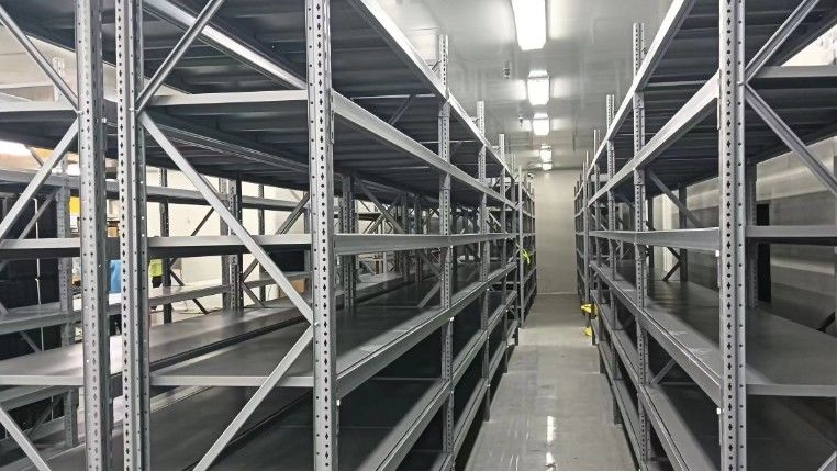 2-8 Schicht Leichtbau Stahlträger mit Schmetterlingsloch-Konstruktion Lastkapazität bis zu 500 kg/Ebene