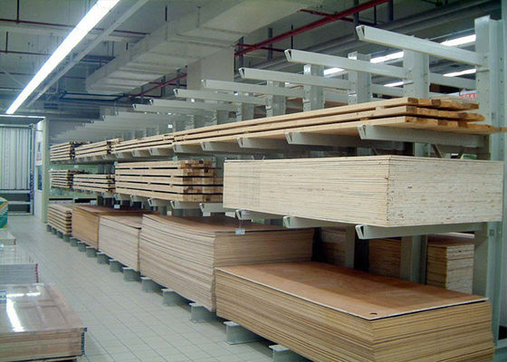 Schwerlastfächer für die Lagerung von Sperrholz in Lagern