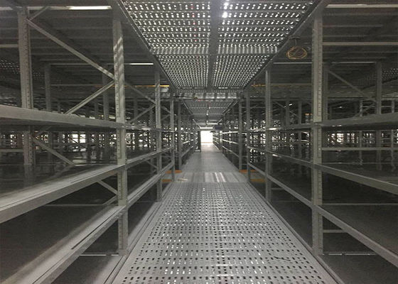 Graue Rackgestützte Mezzanine Stahlregale für riesige Lagerhallen