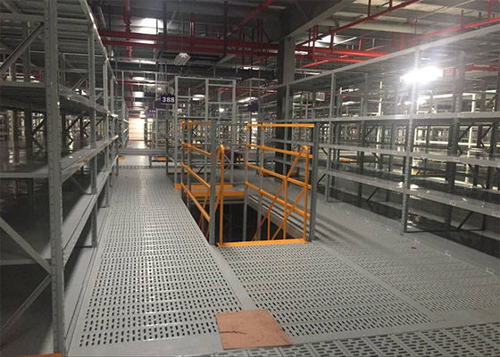 Graue Rackgestützte Mezzanine Stahlregale für riesige Lagerhallen