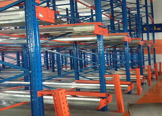 Lagerhalle für Palettenlager, Paletten-Shuttle-System für die Logistik