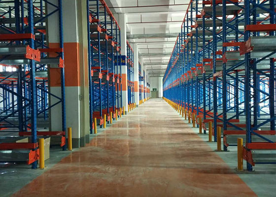 Radio Shuttle Palettenregale, Lagerregale im Industrielager