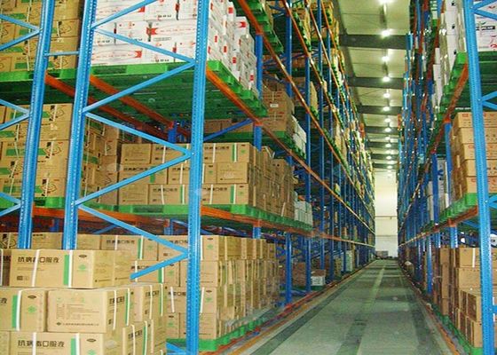 Verstellbares System für die Lagerung schwerer Palettenregale aus Stahl für Lager