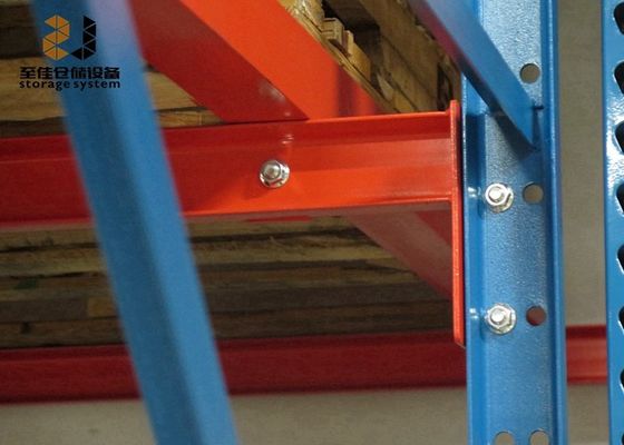 Pulverbeschichtete Antrieb in Palettenregalen aus kaltgewalztem Stahl ODM / OEM erhältlich