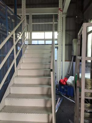 Modulare industrielle Mezzanine-Bodenideen maximieren Raum und Produktivität